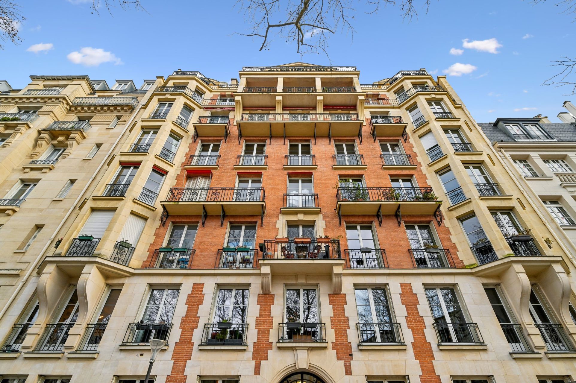 luxury apartment 5 Rooms for sale on PARIS (75007)