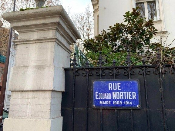 Sale Luxury apartment Neuilly-sur-Seine 2&nbsp;Rooms 66&nbsp;m²