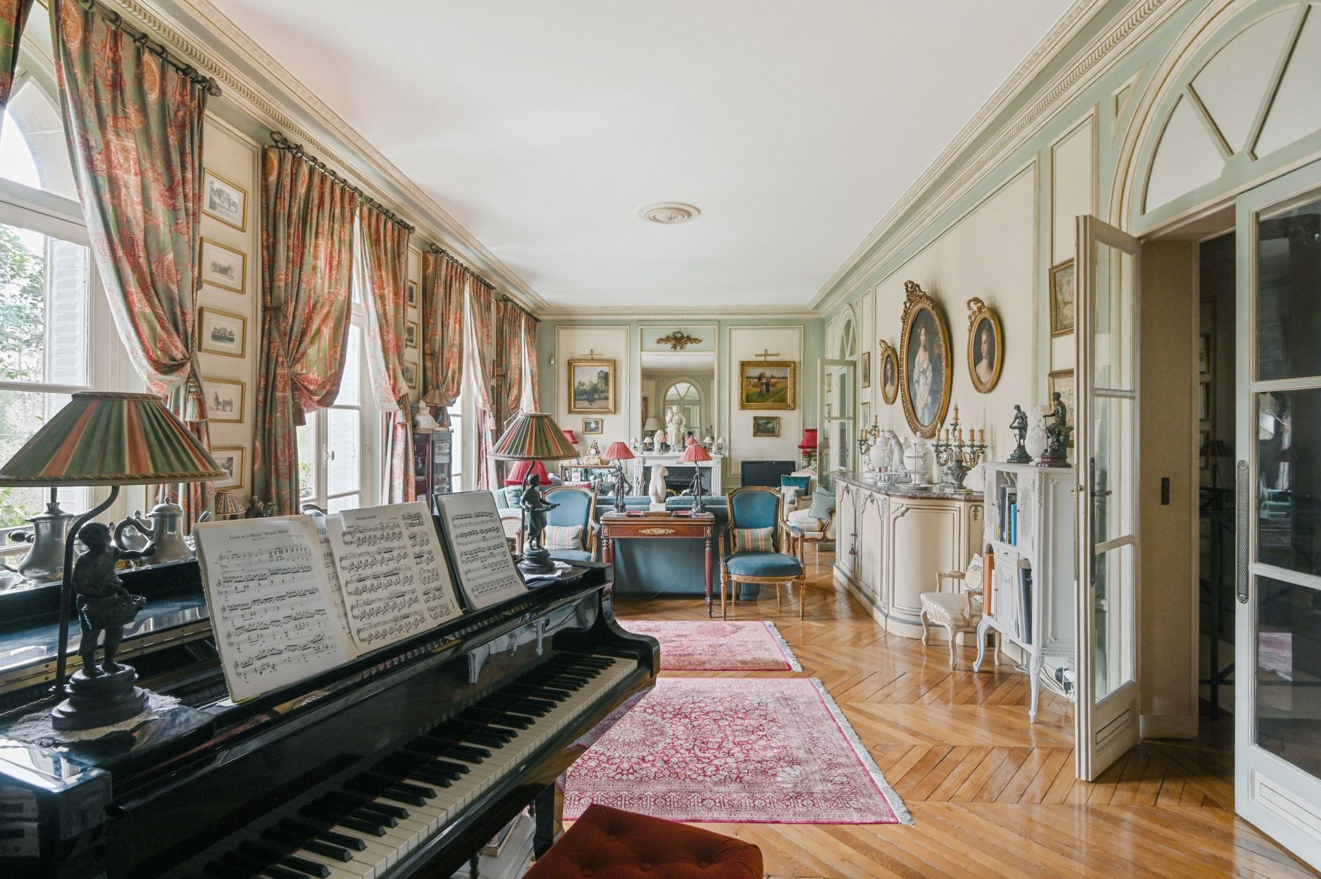 mansion (hôtel particulier) 14 Rooms for sale on PARIS (75016)