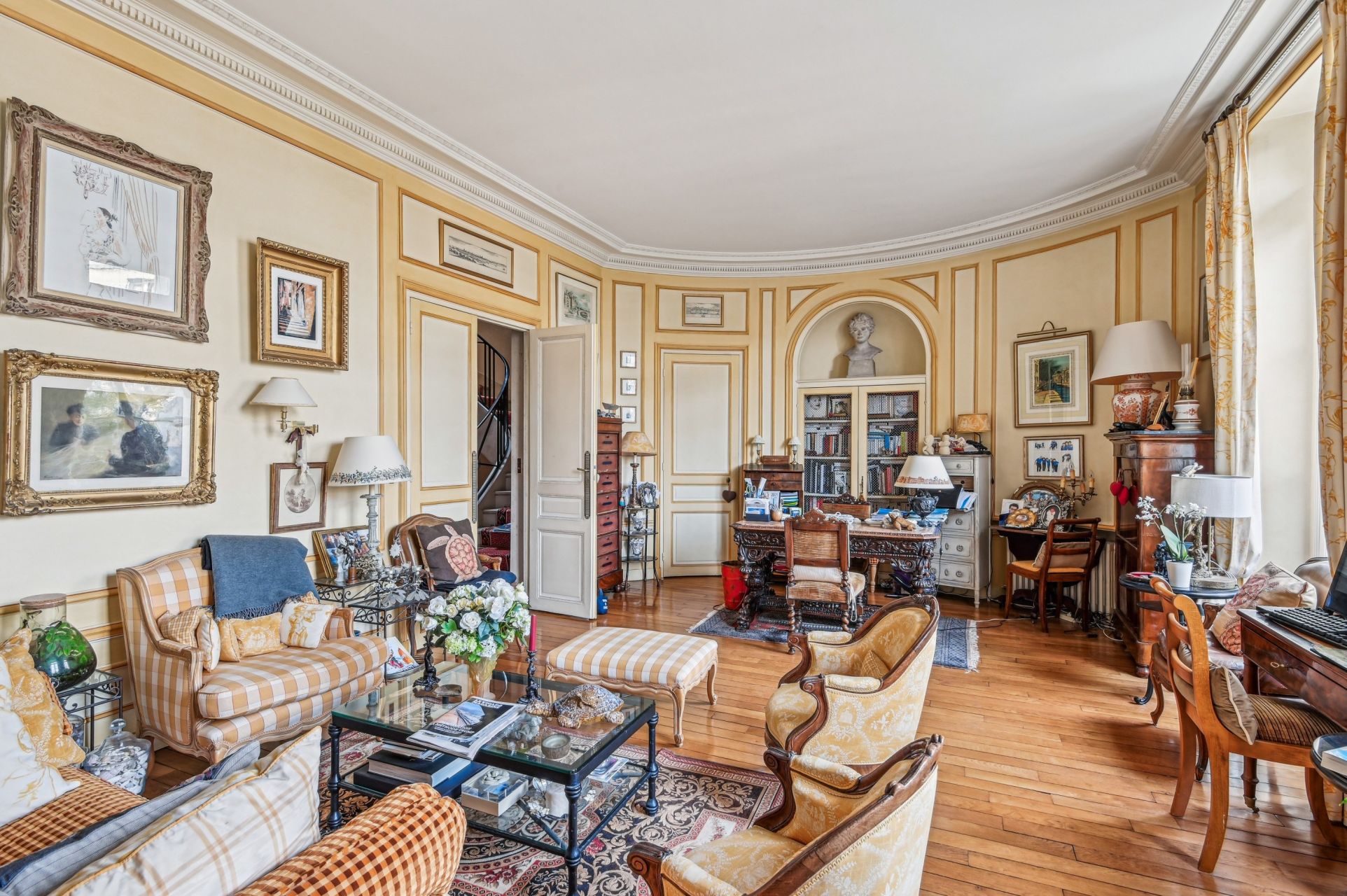 mansion (hôtel particulier) 14 Rooms for sale on PARIS (75016)