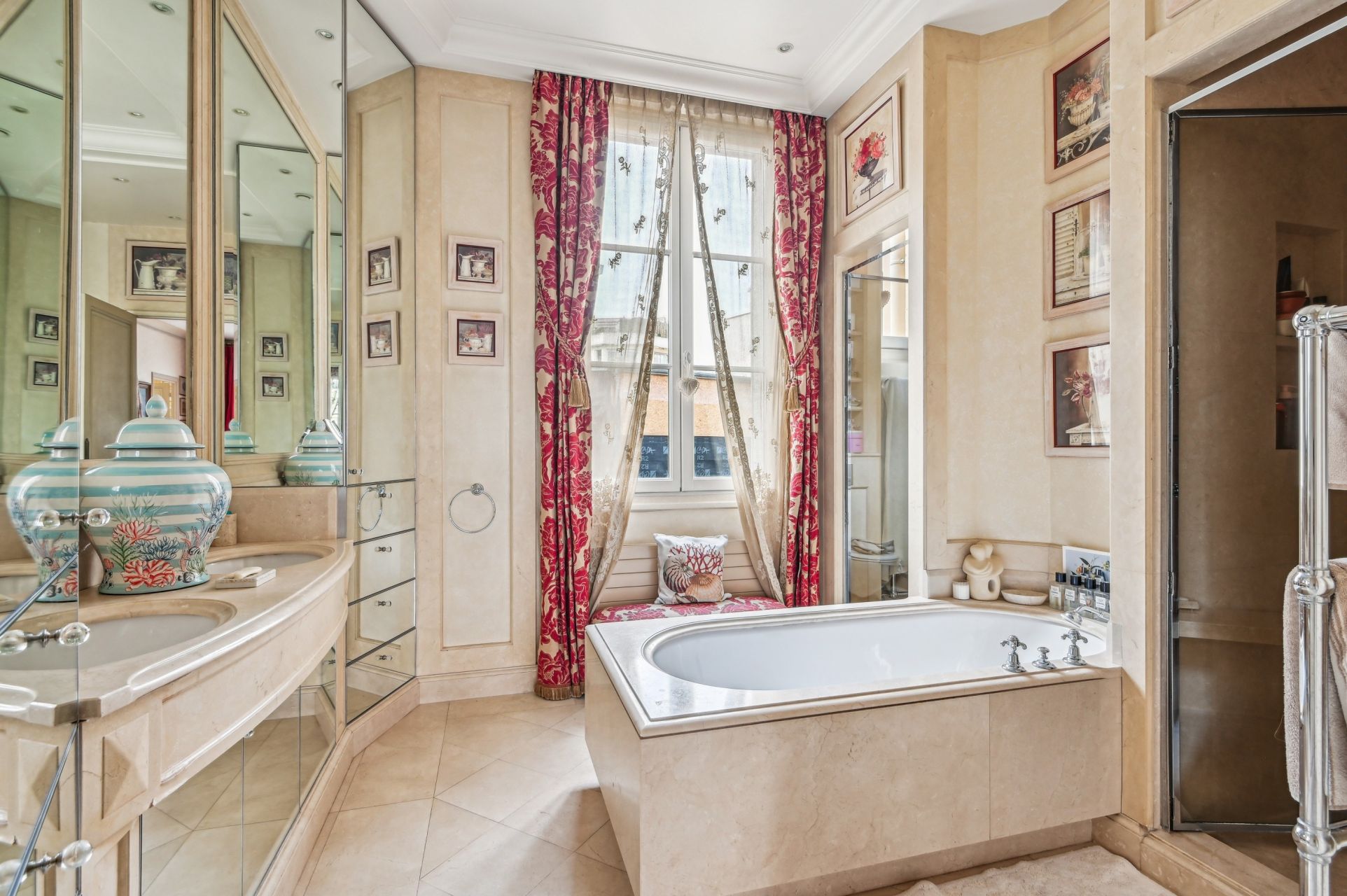 mansion (hôtel particulier) 14 Rooms for sale on PARIS (75016)