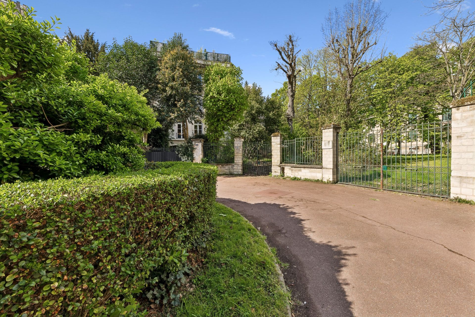 mansion (hôtel particulier) 14 Rooms for sale on PARIS (75016)