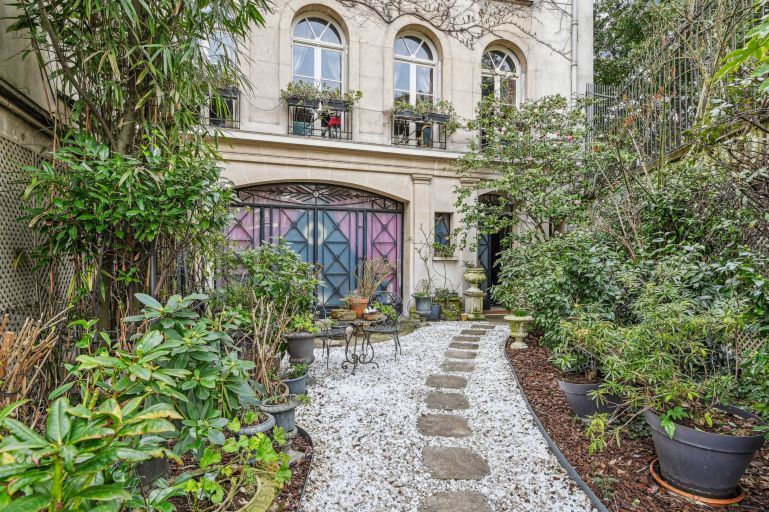 mansion (hôtel particulier) 14 Rooms for sale on PARIS (75016)