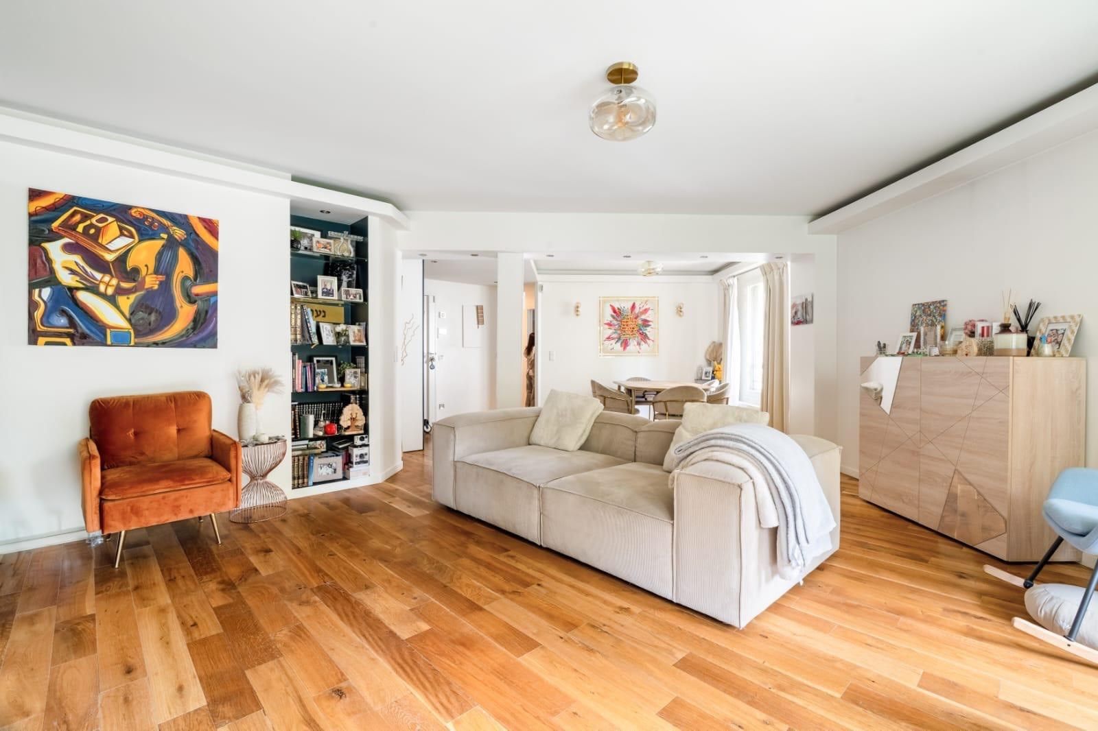 luxury apartment 5 Rooms for sale on LEVALLOIS PERRET (92300)