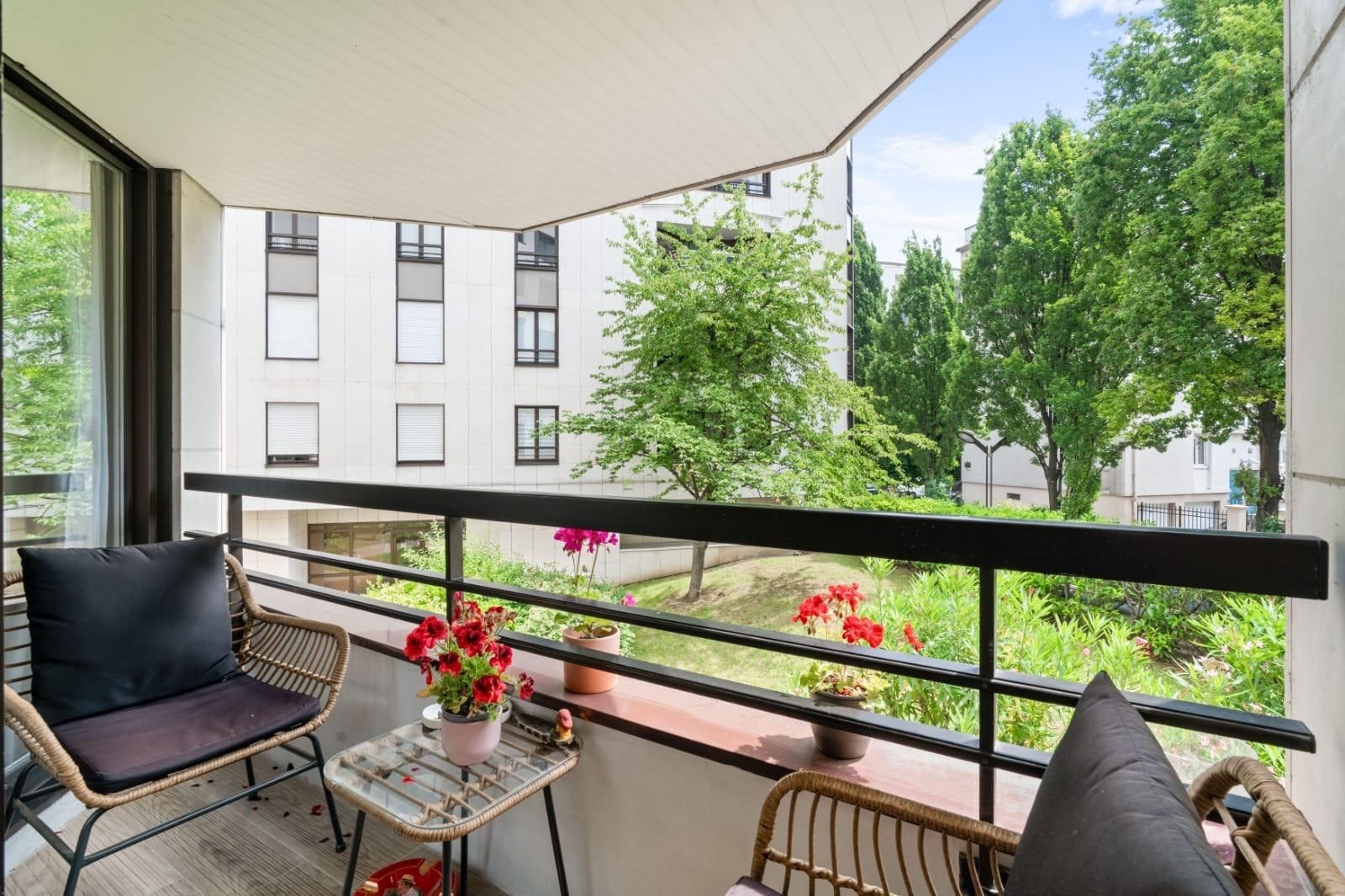 luxury apartment 5 Rooms for sale on LEVALLOIS PERRET (92300)