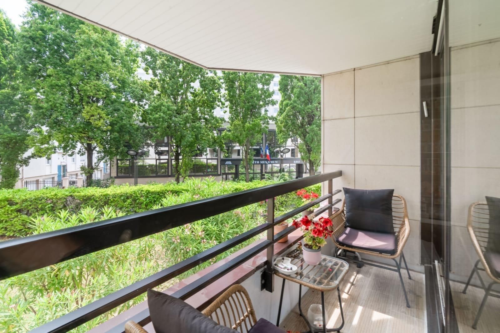 luxury apartment 5 Rooms for sale on LEVALLOIS PERRET (92300)