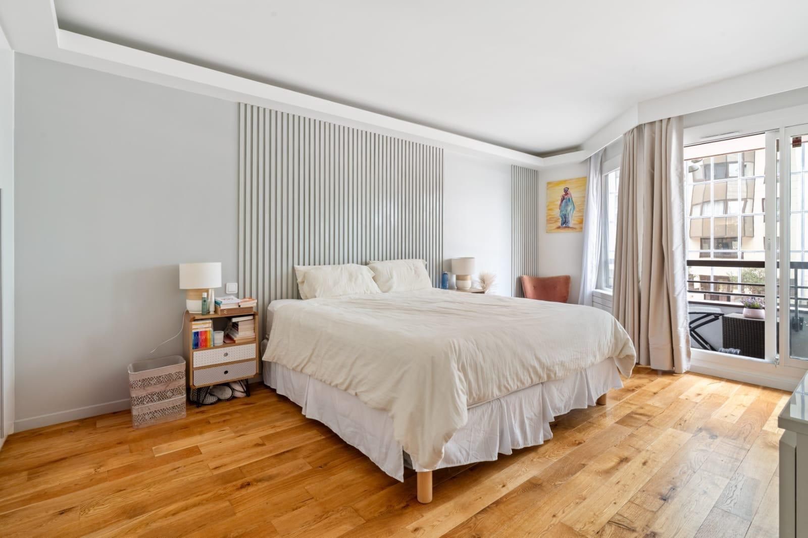 luxury apartment 5 Rooms for sale on LEVALLOIS PERRET (92300)