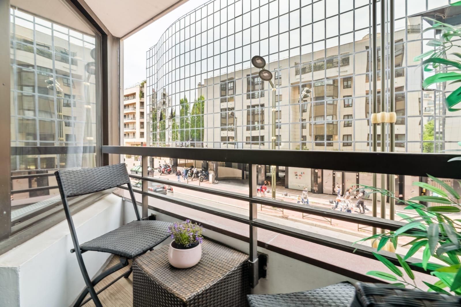 luxury apartment 5 Rooms for sale on LEVALLOIS PERRET (92300)