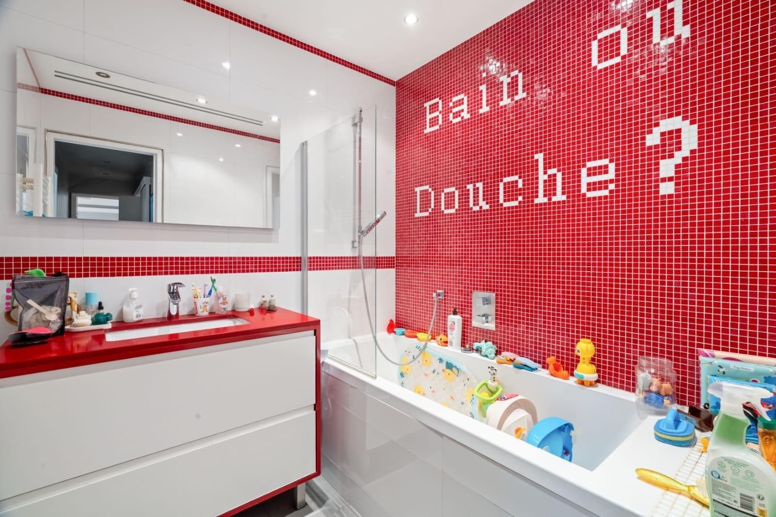 luxury apartment 5 Rooms for sale on LEVALLOIS PERRET (92300)