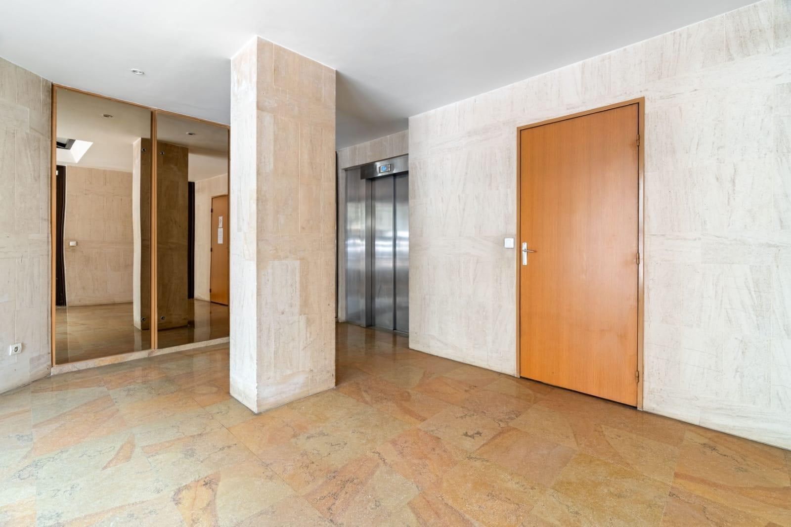 luxury apartment 5 Rooms for sale on LEVALLOIS PERRET (92300)