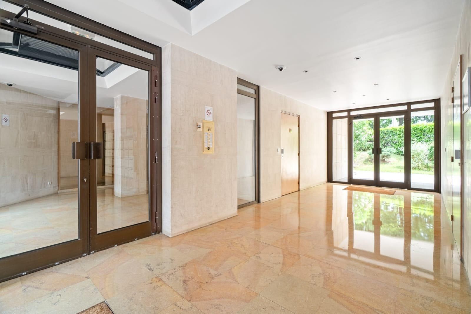 luxury apartment 5 Rooms for sale on LEVALLOIS PERRET (92300)