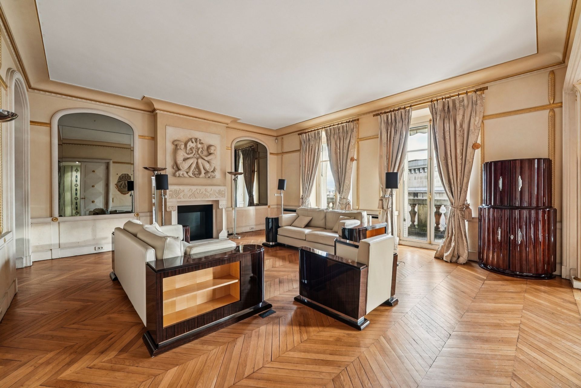 luxury apartment 7 Rooms for sale on PARIS (75116)