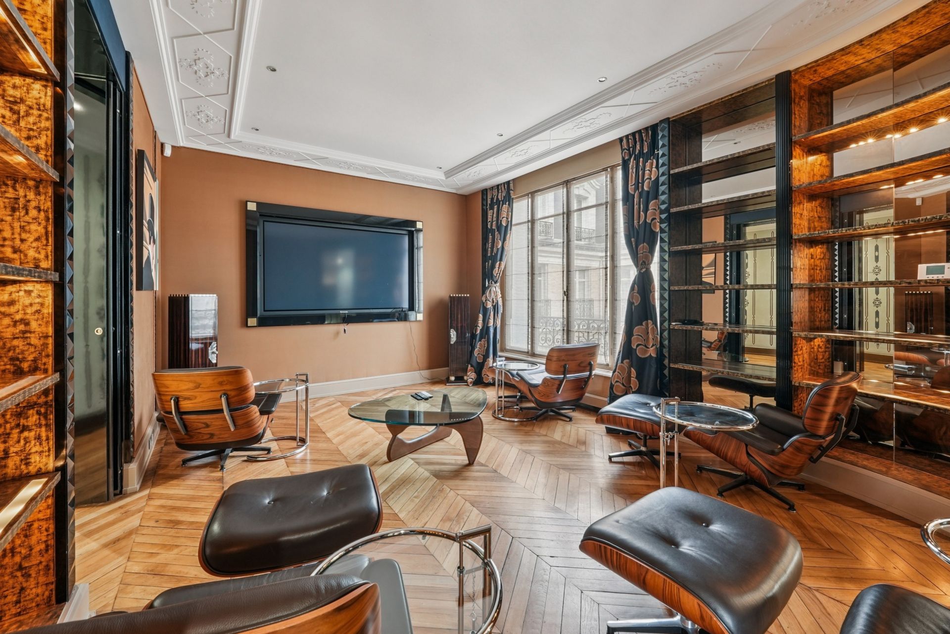 luxury apartment 7 Rooms for sale on PARIS (75116)
