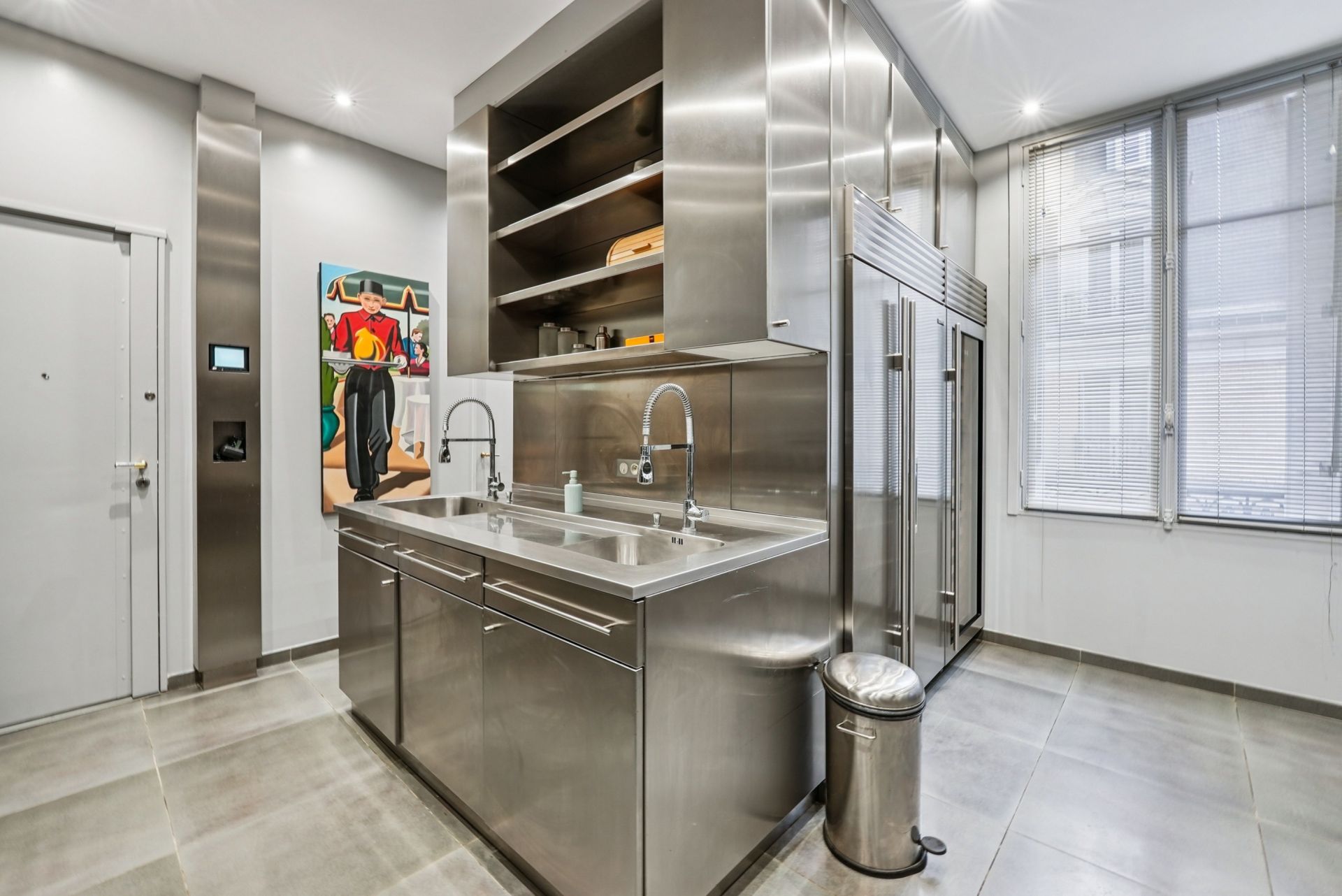 luxury apartment 7 Rooms for sale on PARIS (75116)