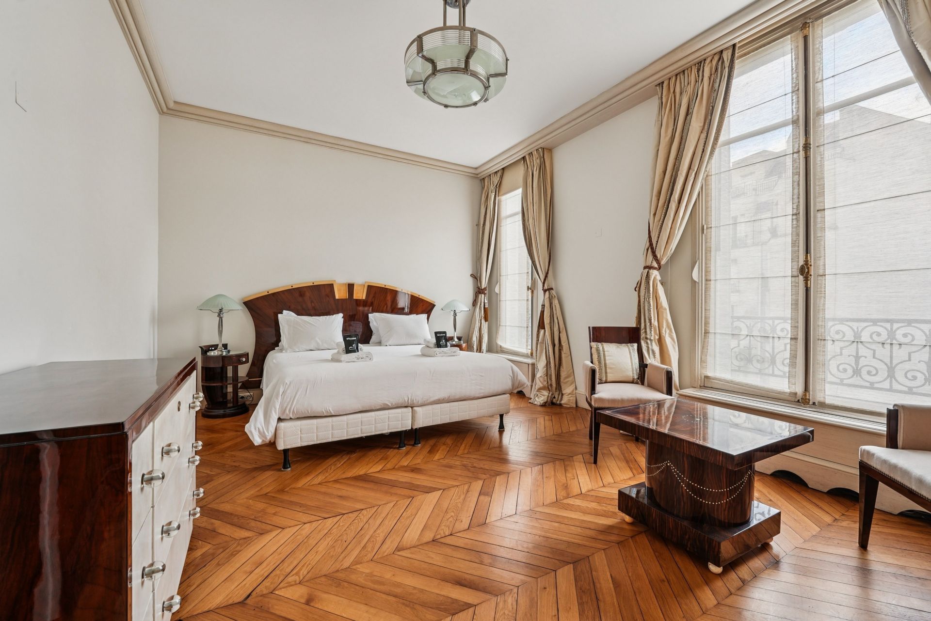 luxury apartment 7 Rooms for sale on PARIS (75116)