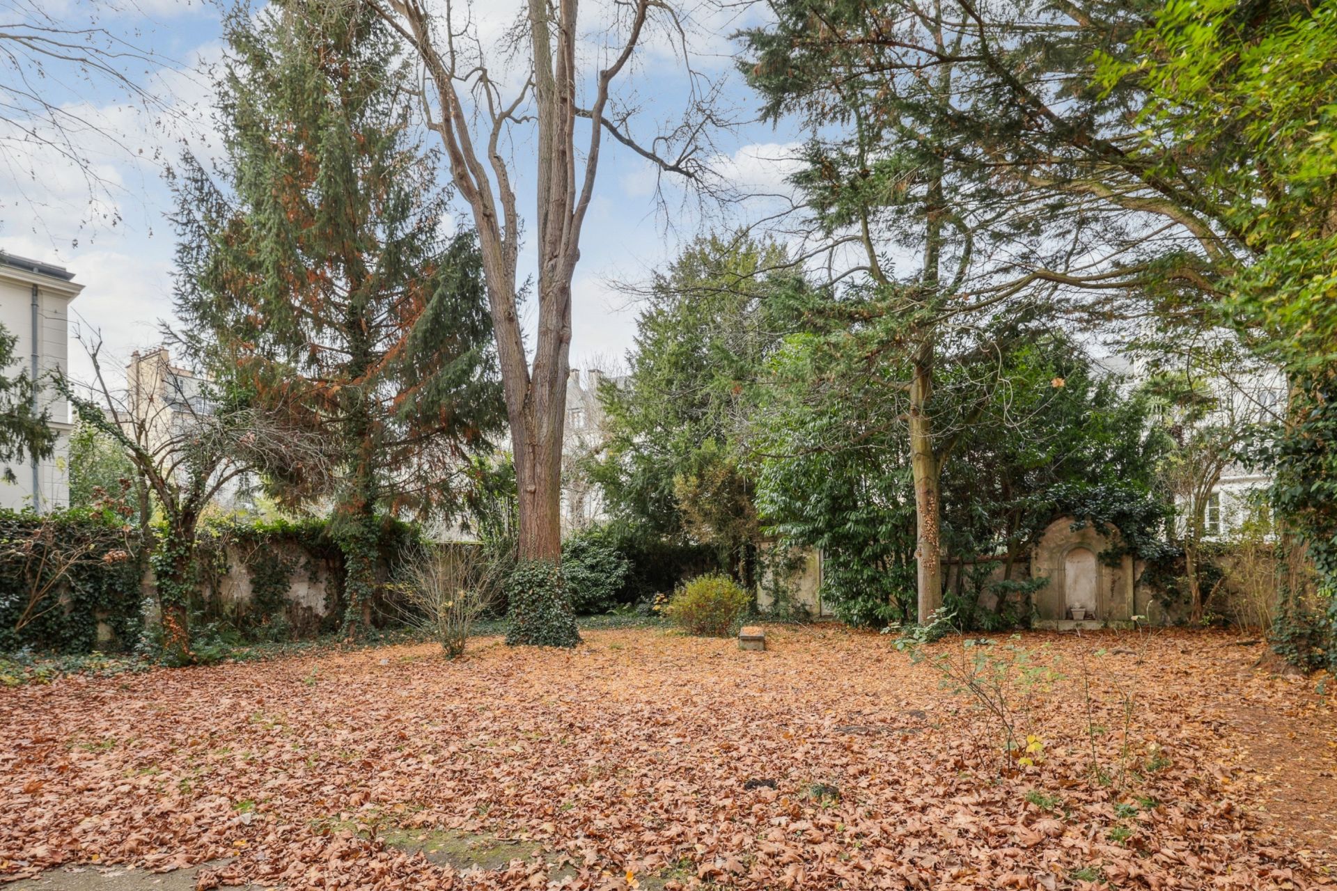 luxury house 9 Rooms for sale on VERSAILLES (78000)