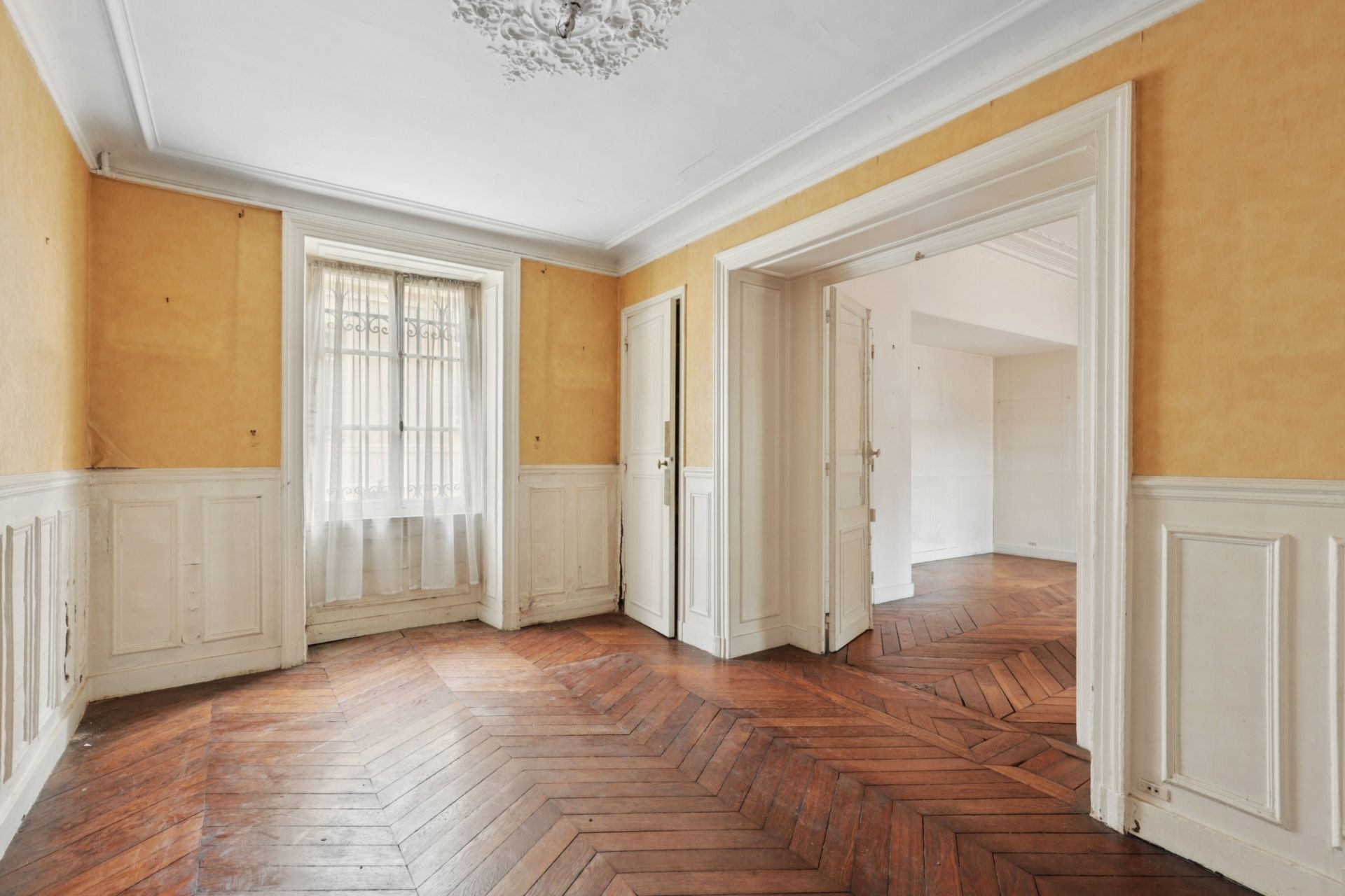 luxury house 9 Rooms for sale on VERSAILLES (78000)