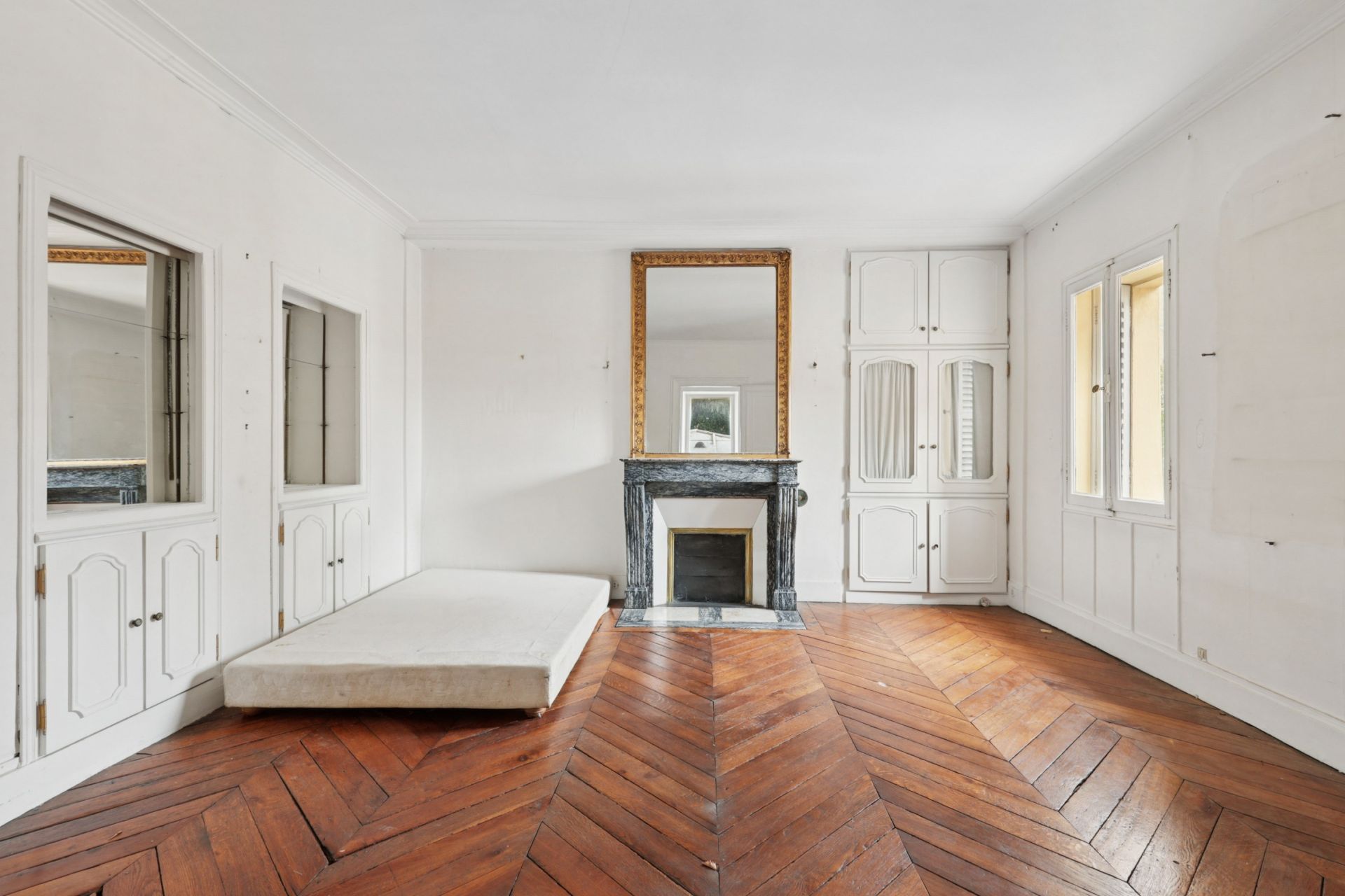 luxury house 9 Rooms for sale on VERSAILLES (78000)