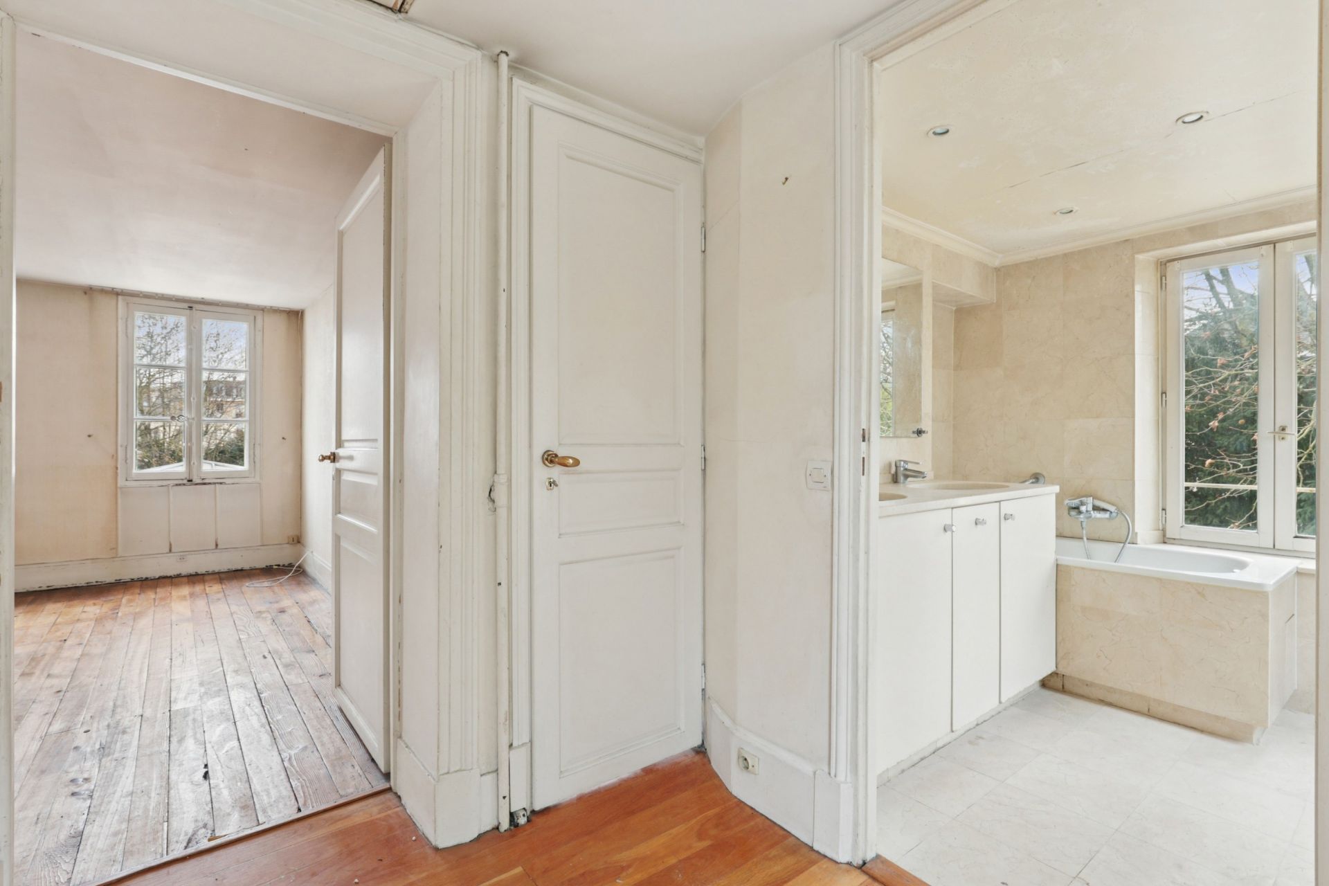 luxury house 9 Rooms for sale on VERSAILLES (78000)