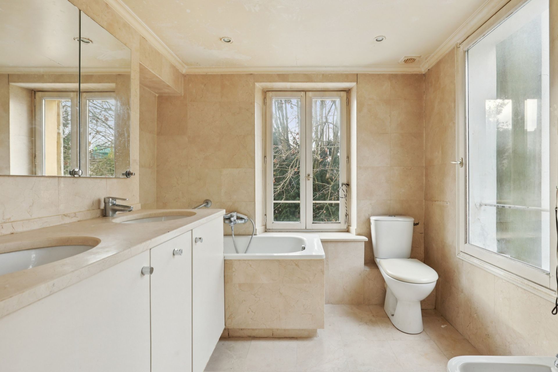 luxury house 9 Rooms for sale on VERSAILLES (78000)