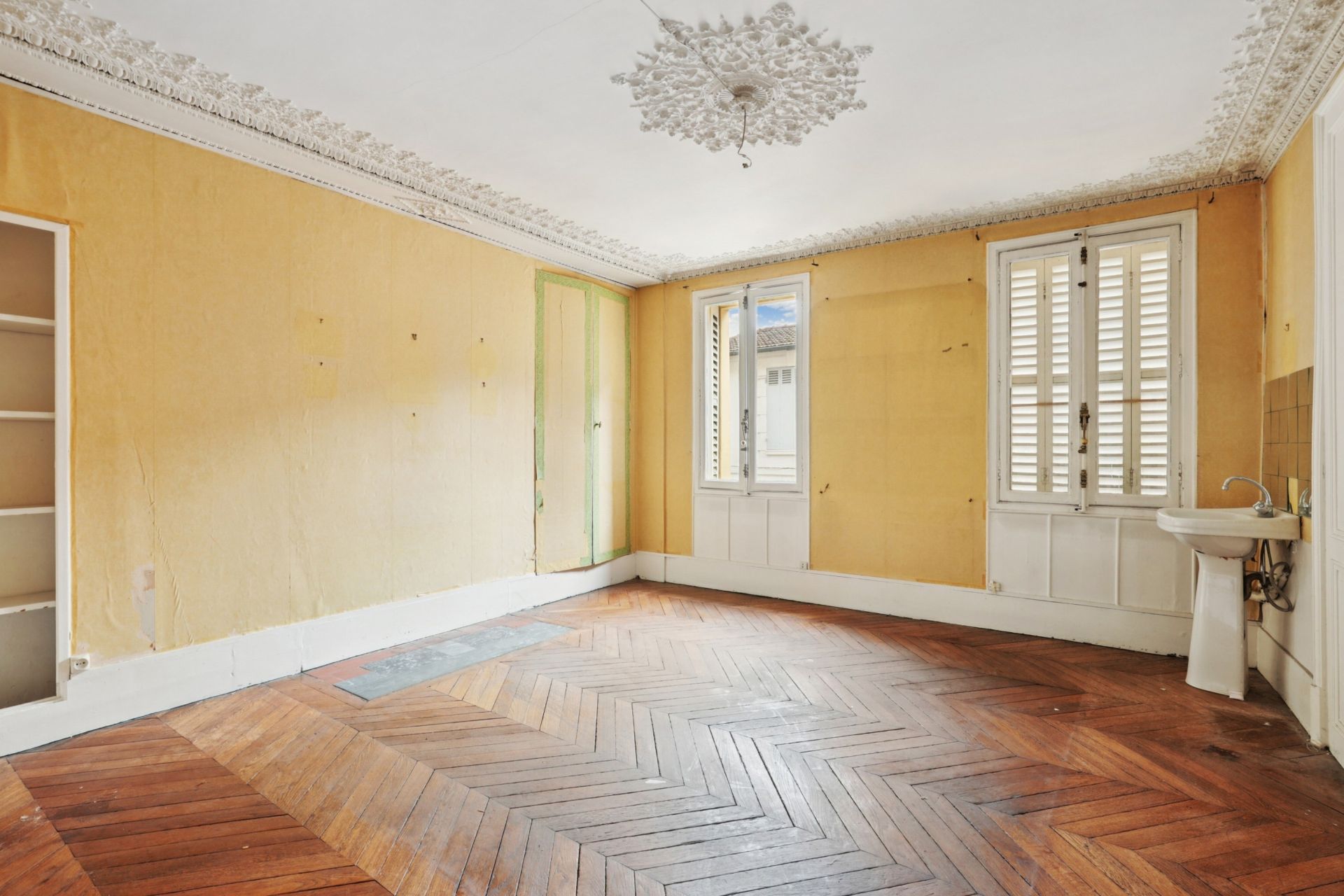 luxury house 9 Rooms for sale on VERSAILLES (78000)