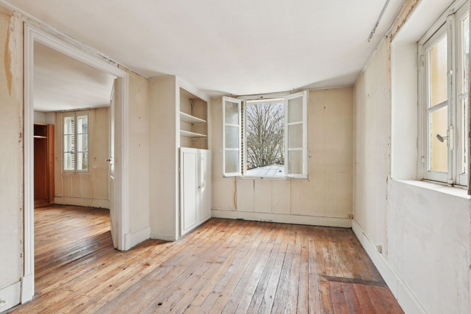 luxury house 9 Rooms for sale on VERSAILLES (78000)