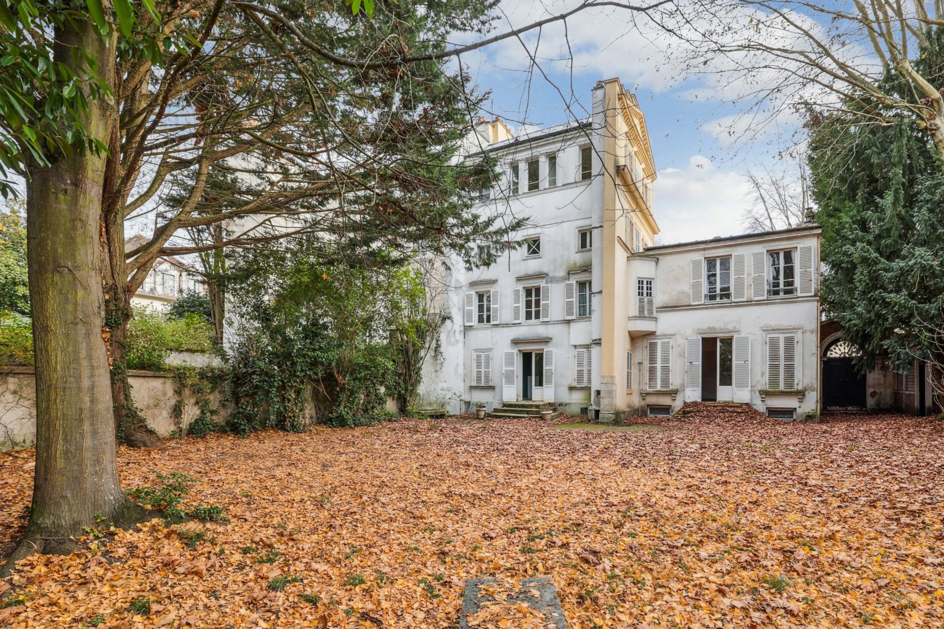 luxury house 9 Rooms for sale on VERSAILLES (78000)