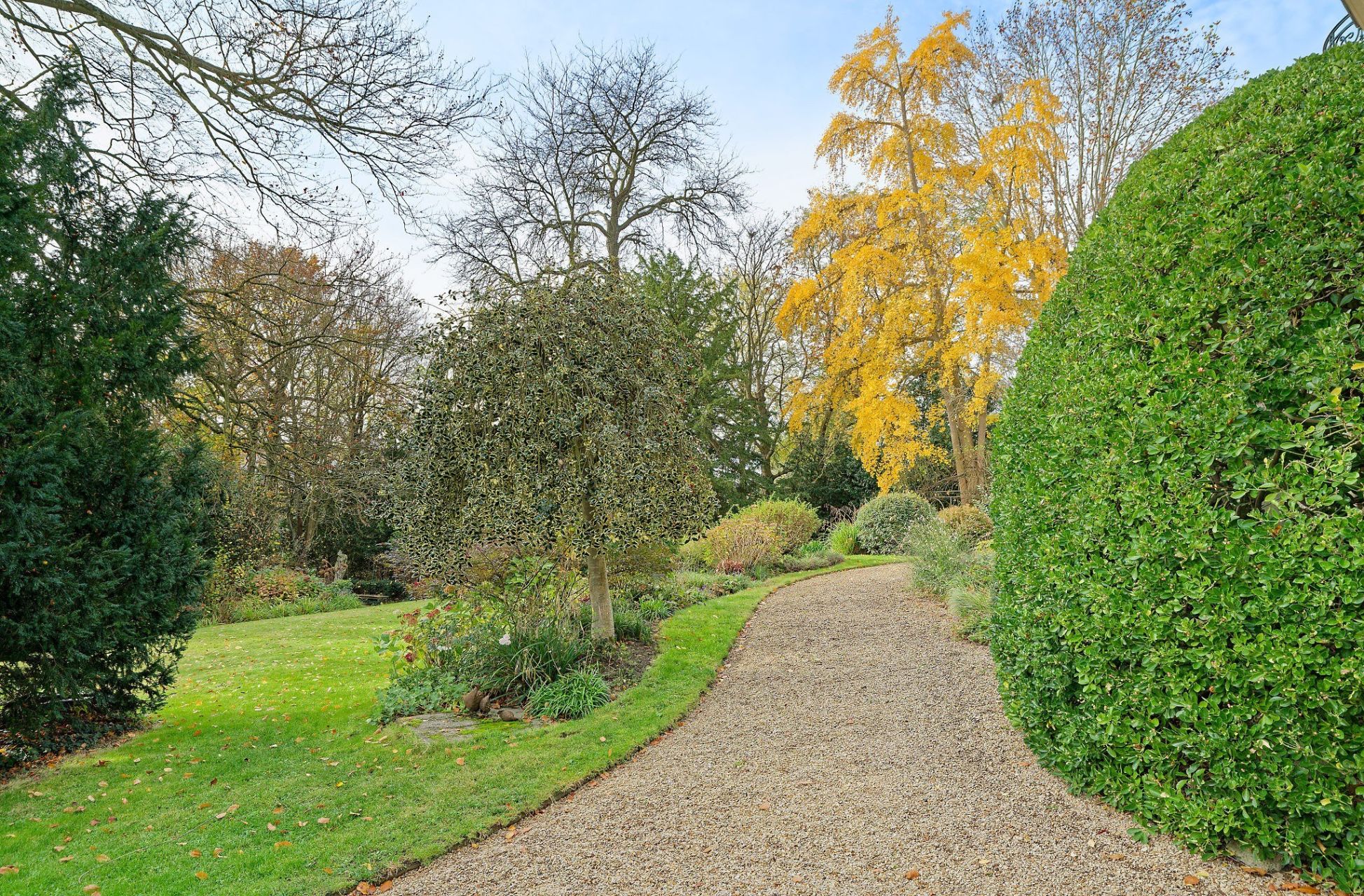 luxury house 9 Rooms for sale on VILLE D AVRAY (92410)