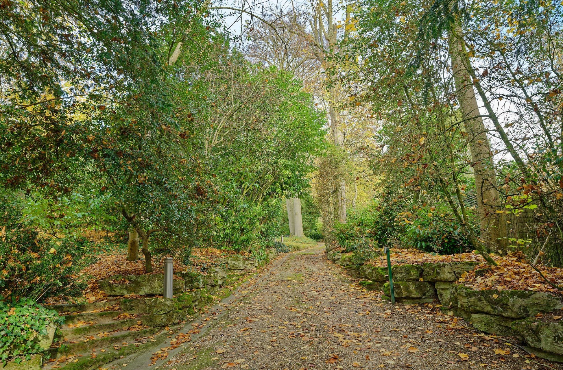 luxury house 9 Rooms for sale on VILLE D AVRAY (92410)