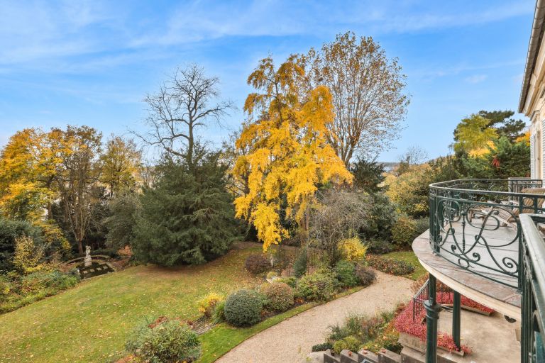 luxury house 9 Rooms for sale on VILLE D AVRAY (92410)