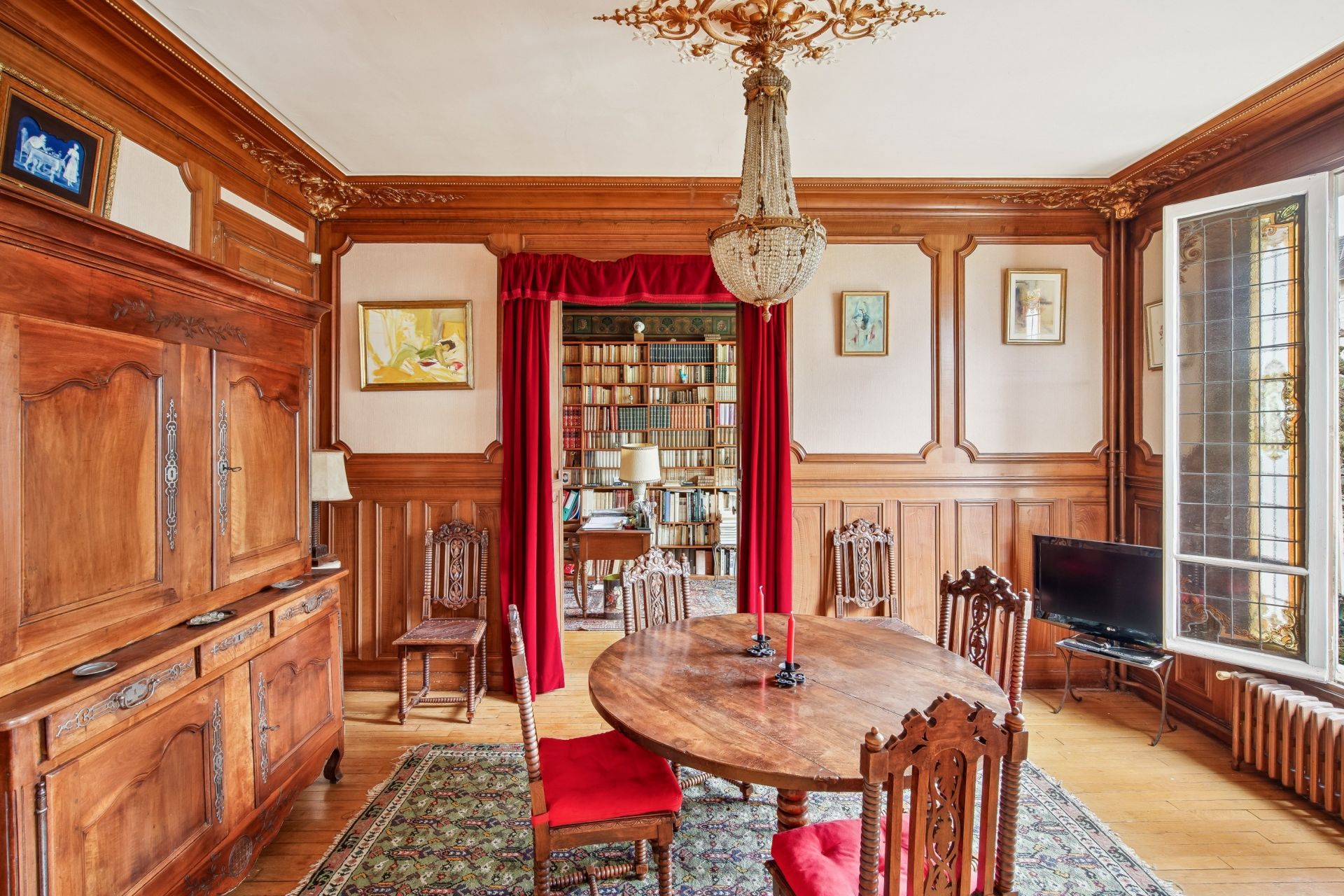 luxury house 10 Rooms for sale on ASNIERES SUR SEINE (92600)