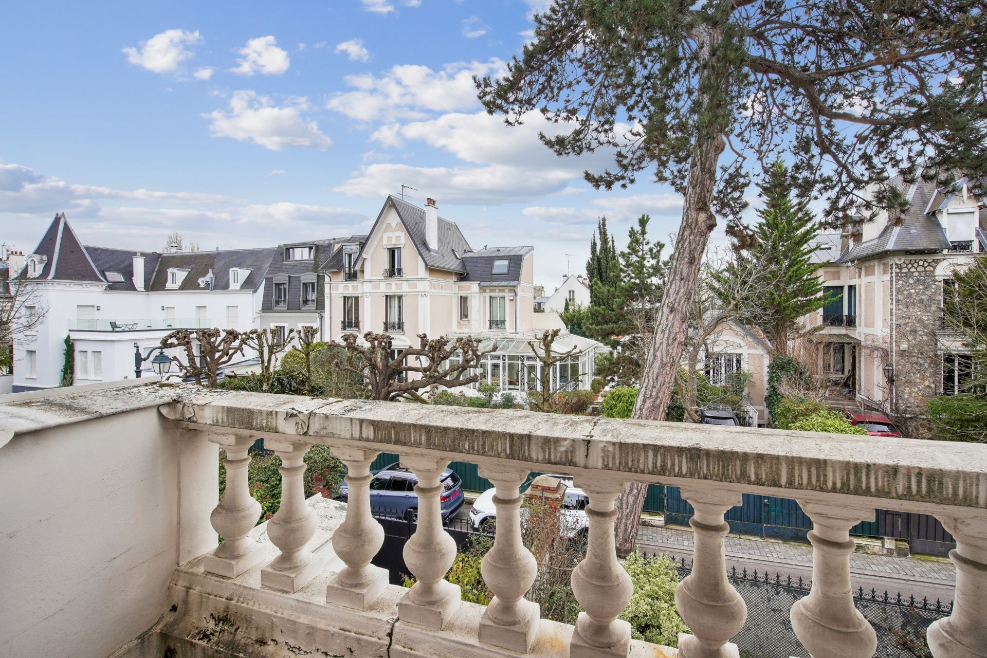 luxury house 10 Rooms for sale on ASNIERES SUR SEINE (92600)