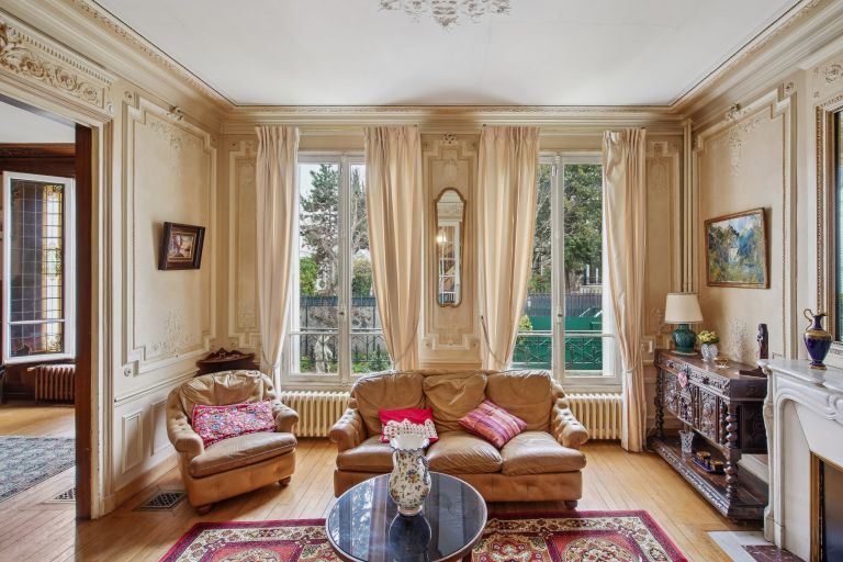 luxury house 10 Rooms for sale on ASNIERES SUR SEINE (92600)