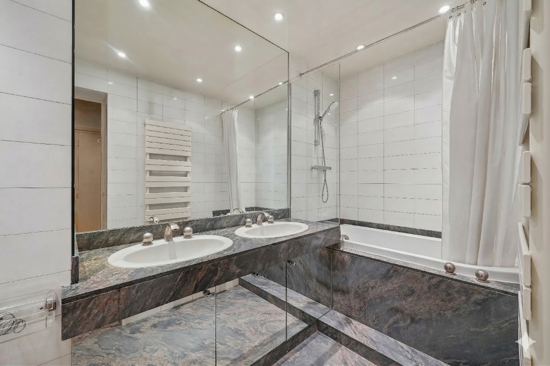 luxury apartment 5 Rooms for sale on PARIS (75016)