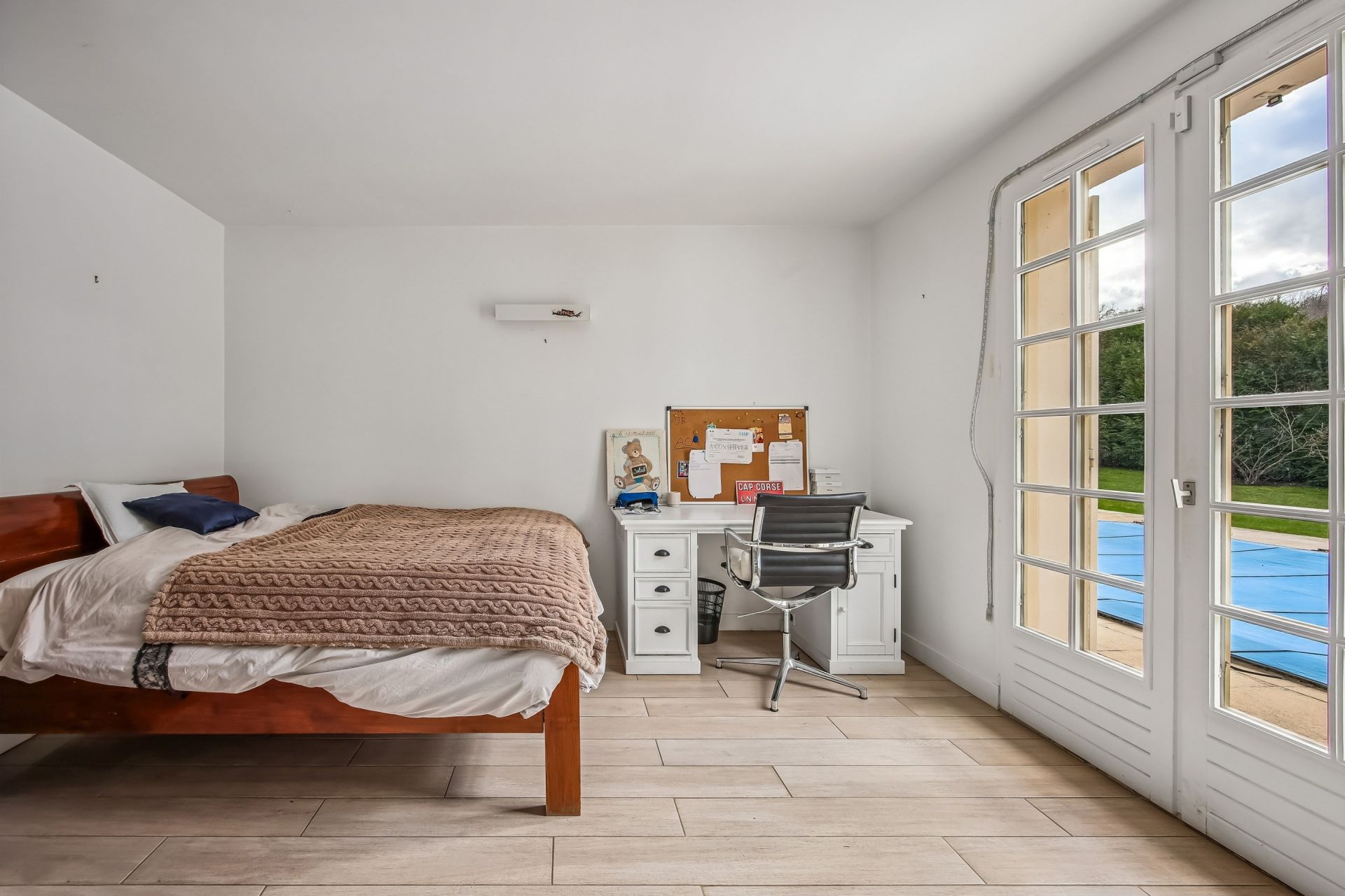 luxury house 8 Rooms for sale on LES MESNULS (78490)