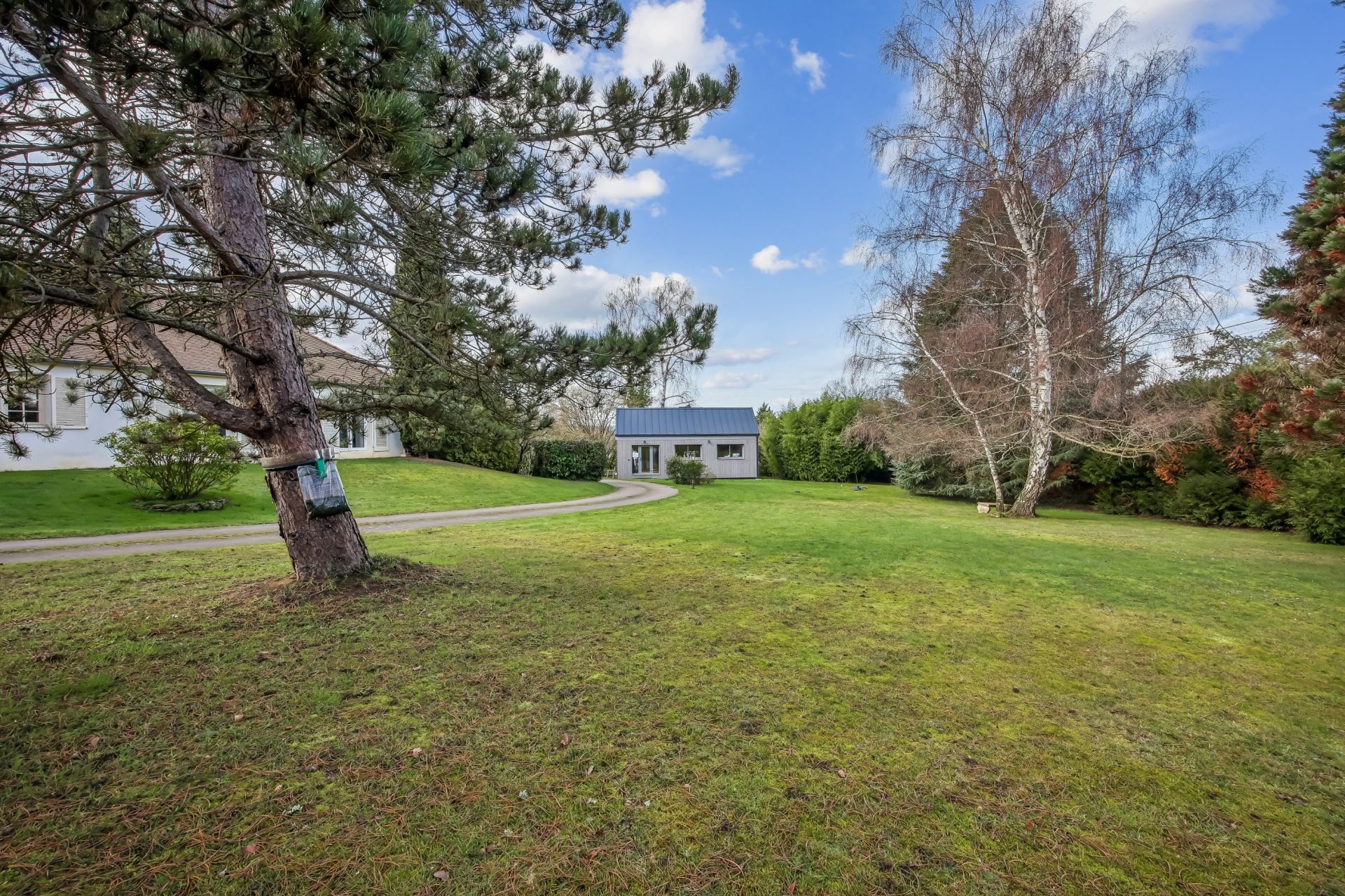 luxury house 8 Rooms for sale on LES MESNULS (78490)