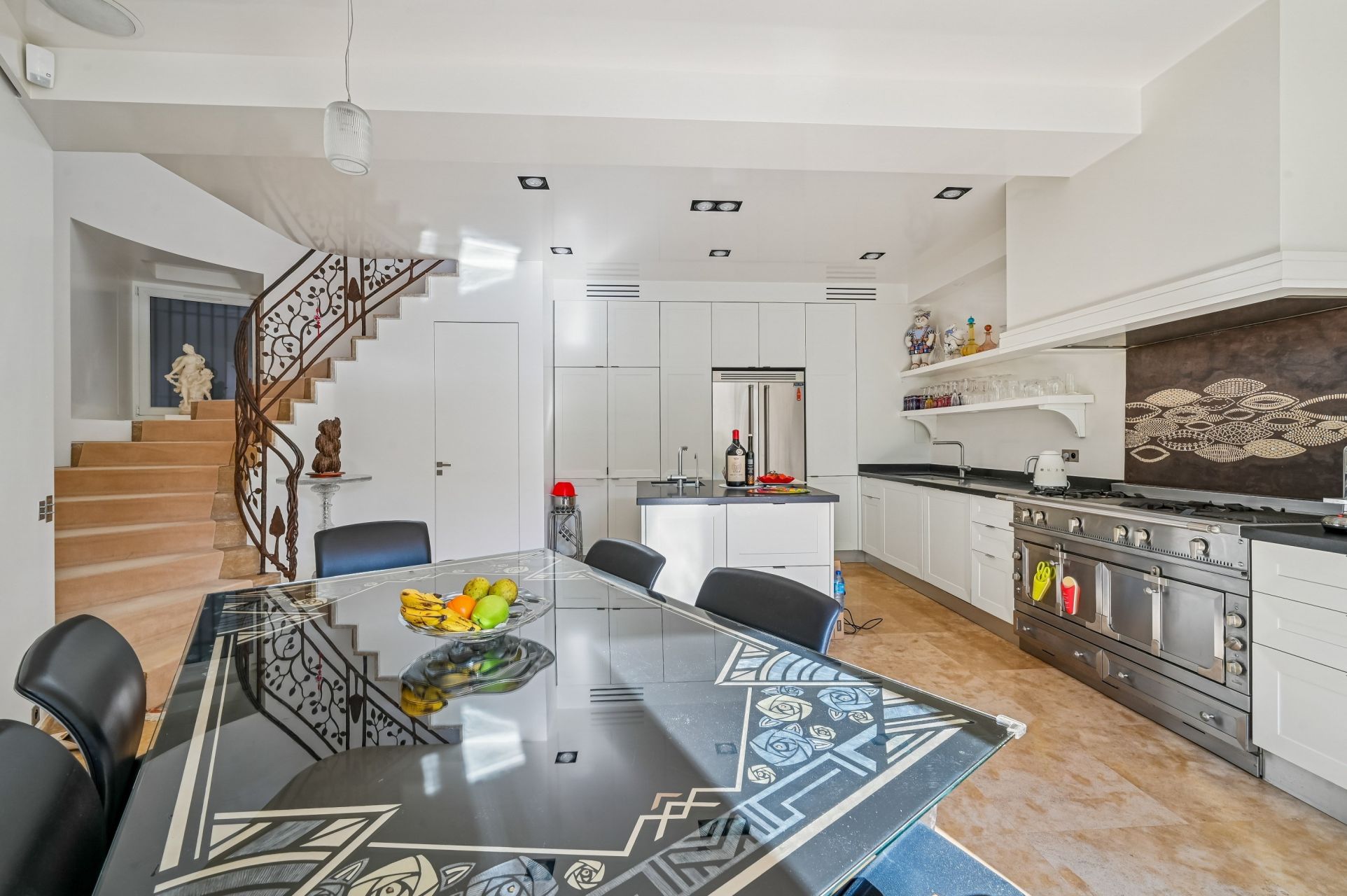 luxury apartment 7 Rooms for sale on PARIS (75016)