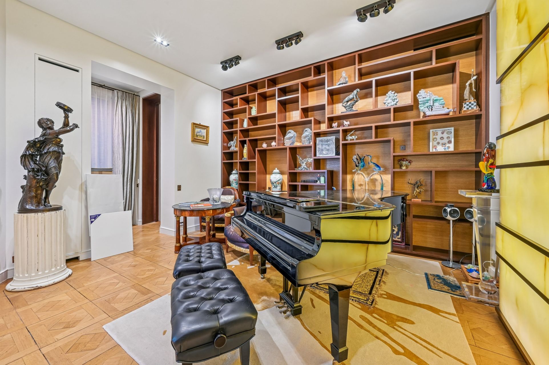 luxury apartment 7 Rooms for sale on PARIS (75016)