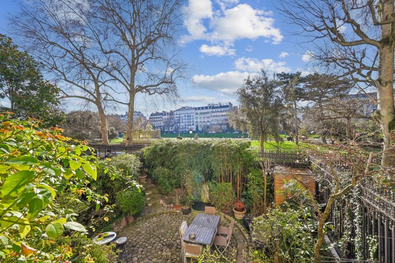 luxury apartment 7 Rooms for sale on PARIS (75016)