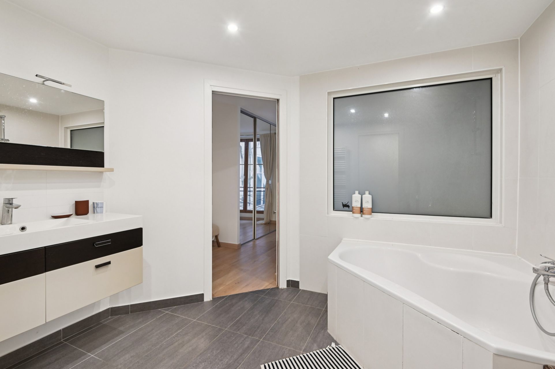 luxury apartment 4 Rooms for sale on PARIS (75002)