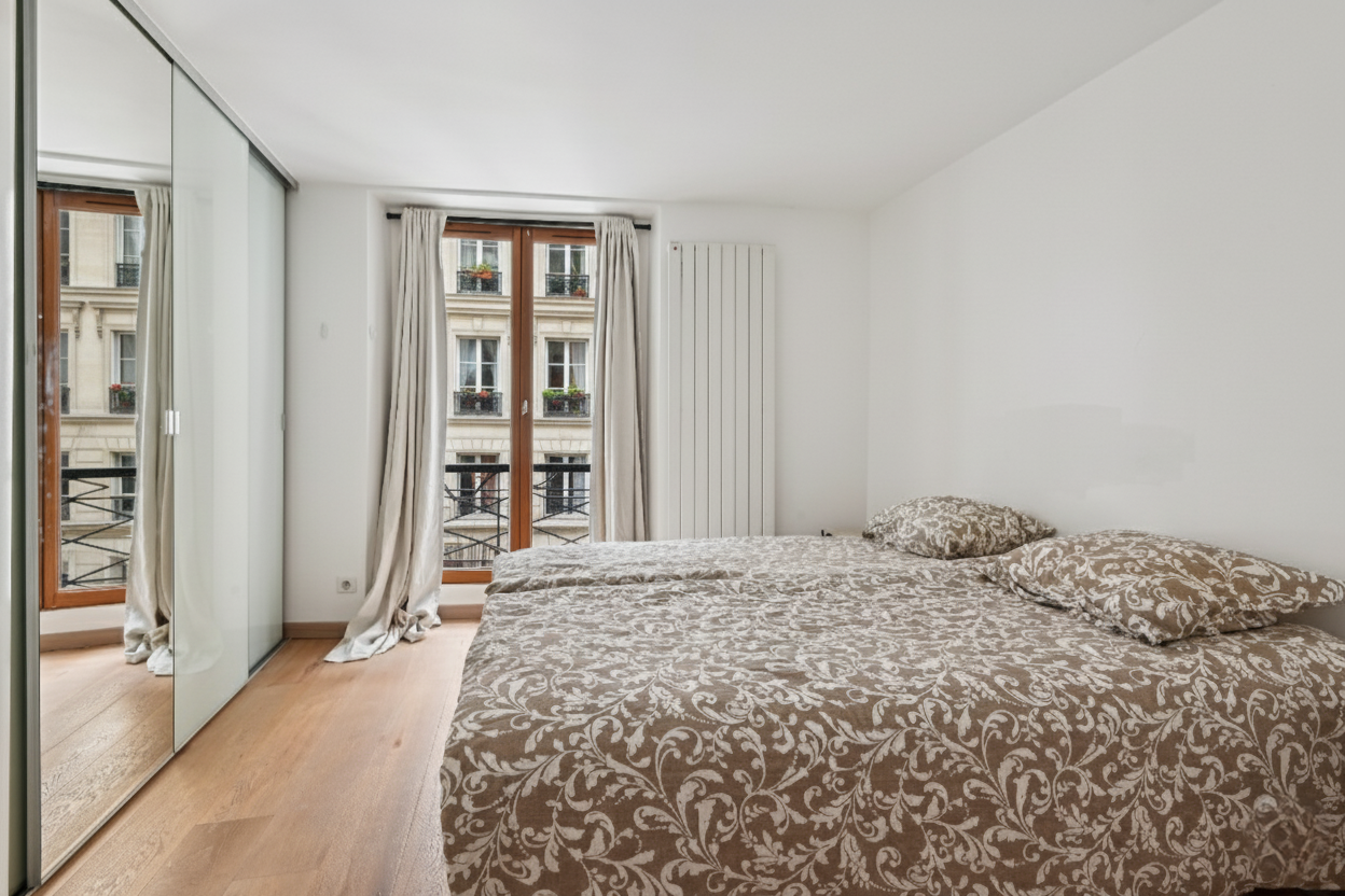 luxury apartment 4 Rooms for sale on PARIS (75002)