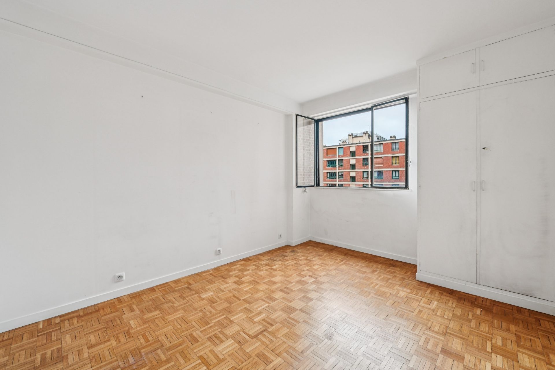 luxury apartment 5 Rooms for sale on PARIS (75014)