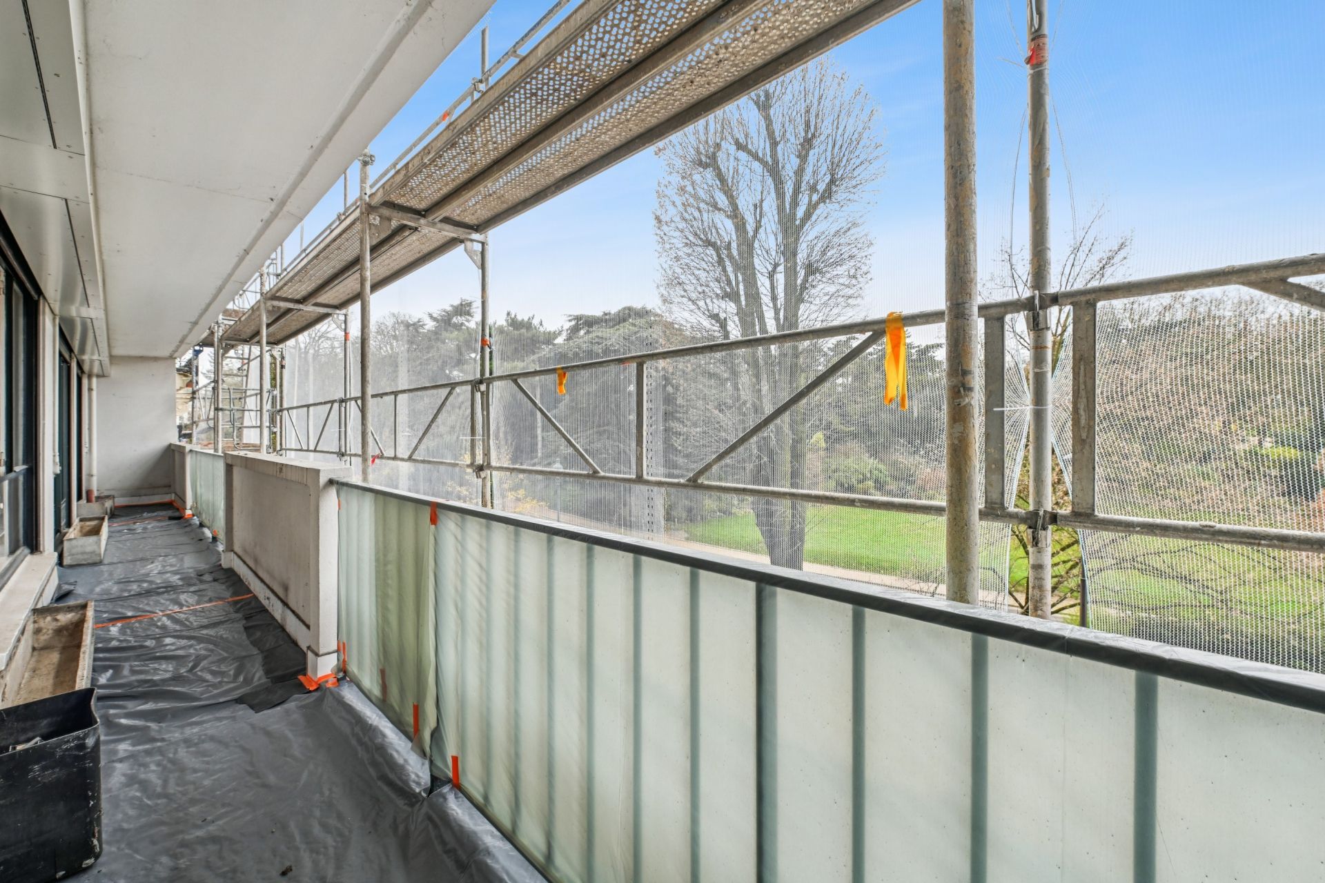 luxury apartment 5 Rooms for sale on PARIS (75014)