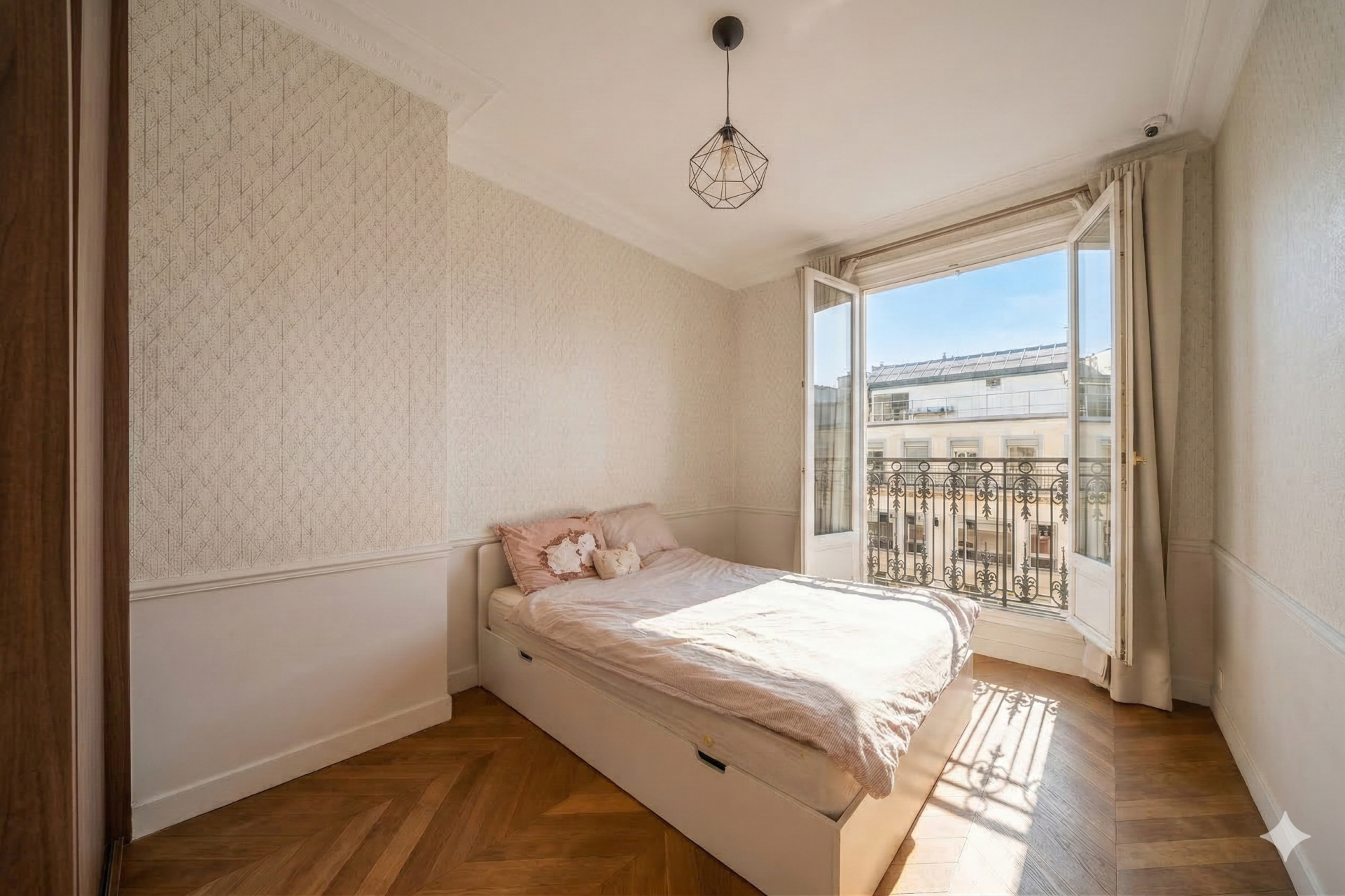 luxury apartment 5 Rooms for sale on PARIS (75001)