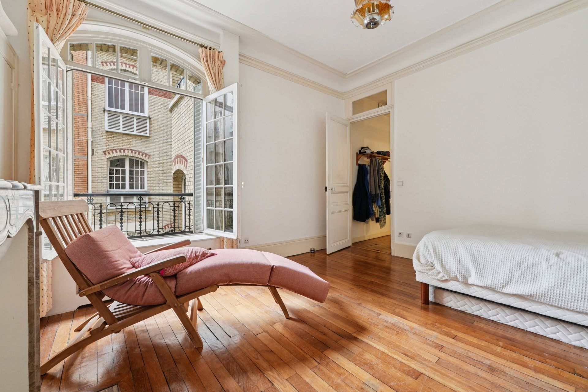 luxury apartment 6 Rooms for sale on PARIS (75017)