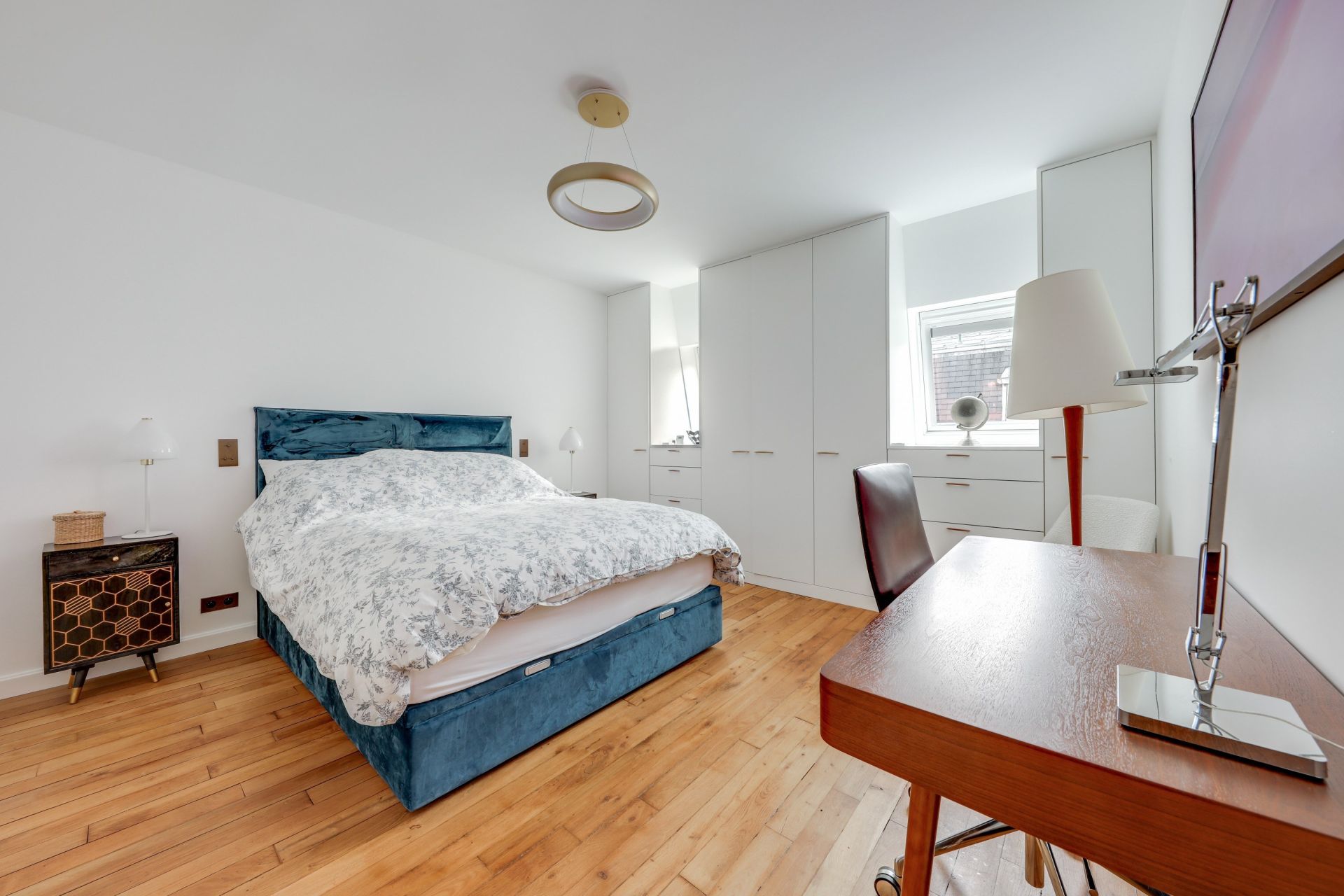 luxury apartment 5 Rooms for sale on PARIS (75017)