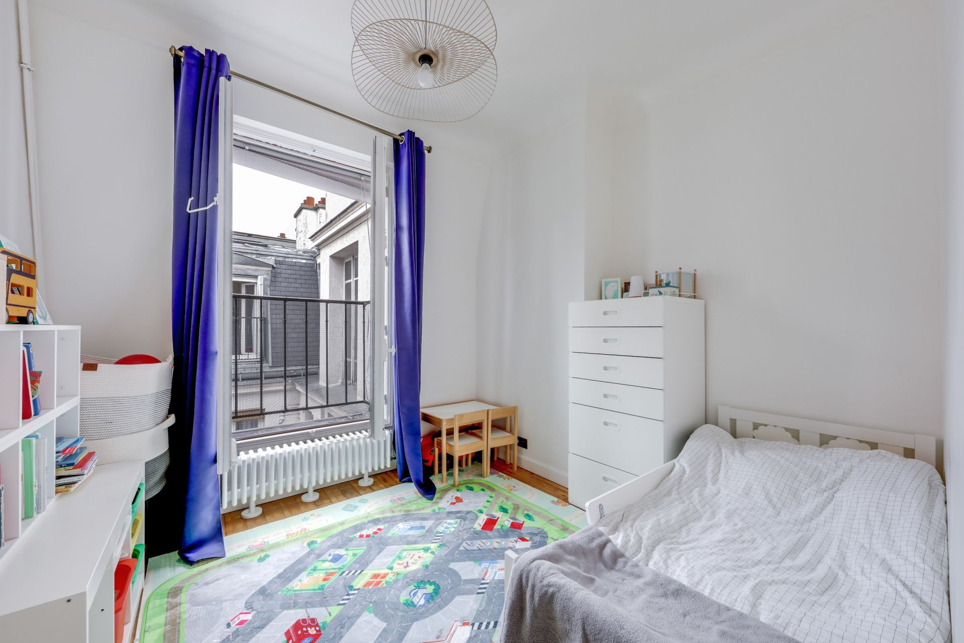 luxury apartment 5 Rooms for sale on PARIS (75017)