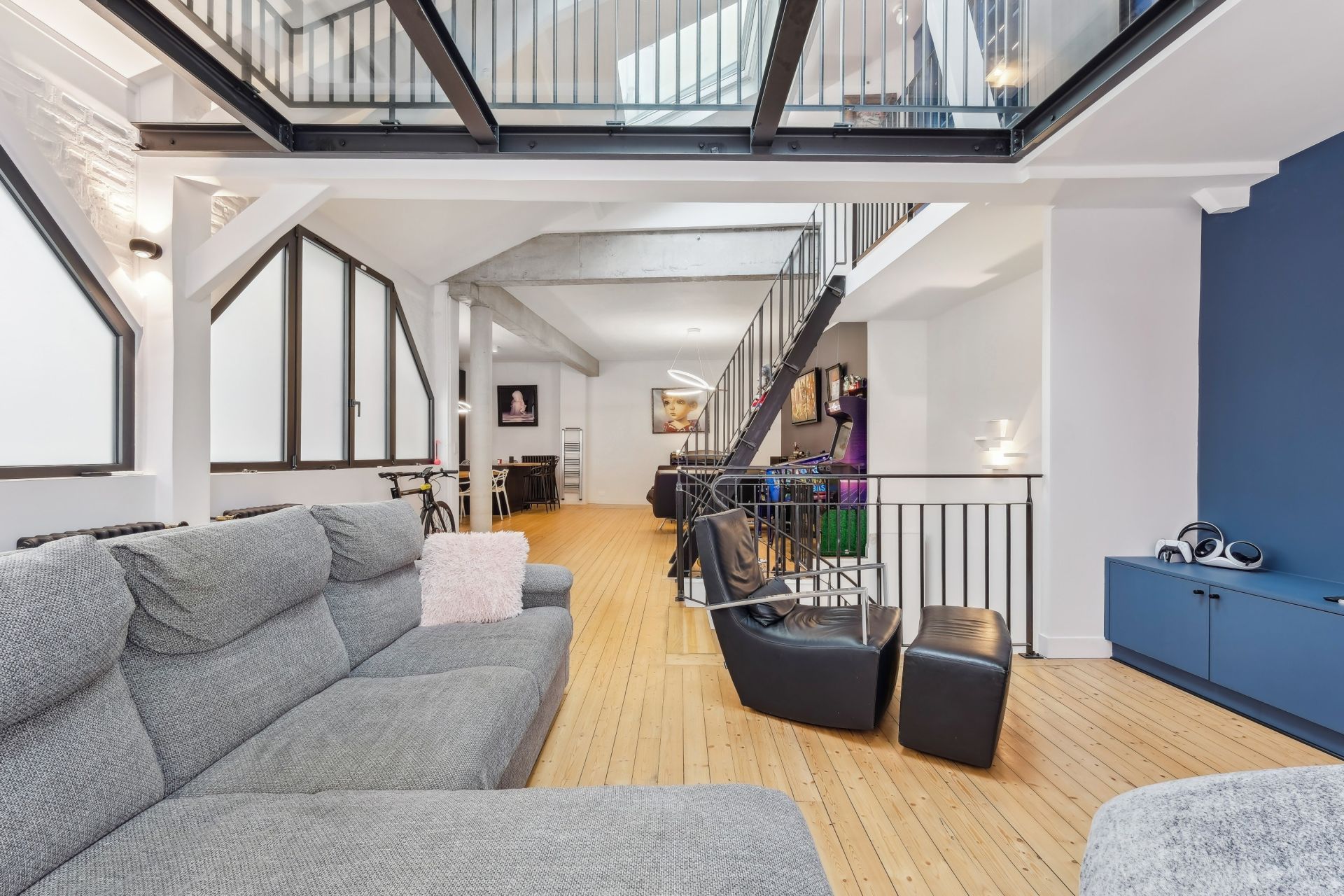 luxury apartment 5 Rooms for sale on PARIS (75011)