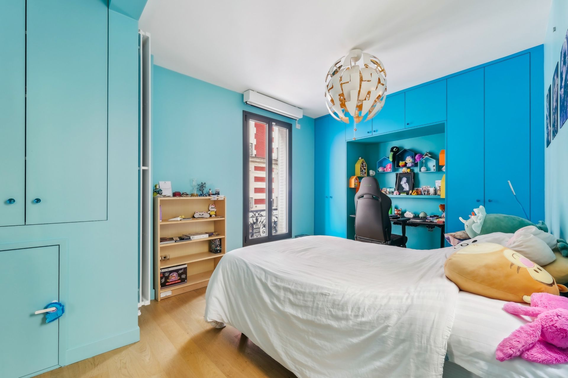 luxury apartment 5 Rooms for sale on PARIS (75011)