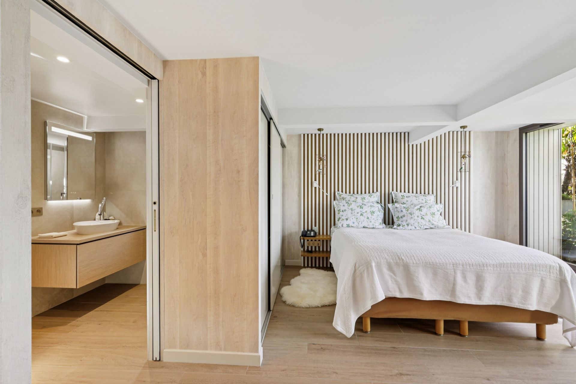 luxury house 11 Rooms for sale on PARIS (75020)